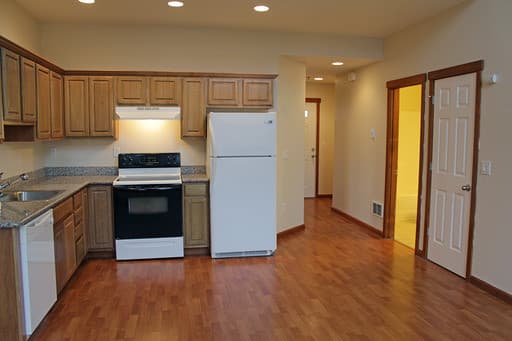 Portland Apartment: 123 NE 172nd Avenue