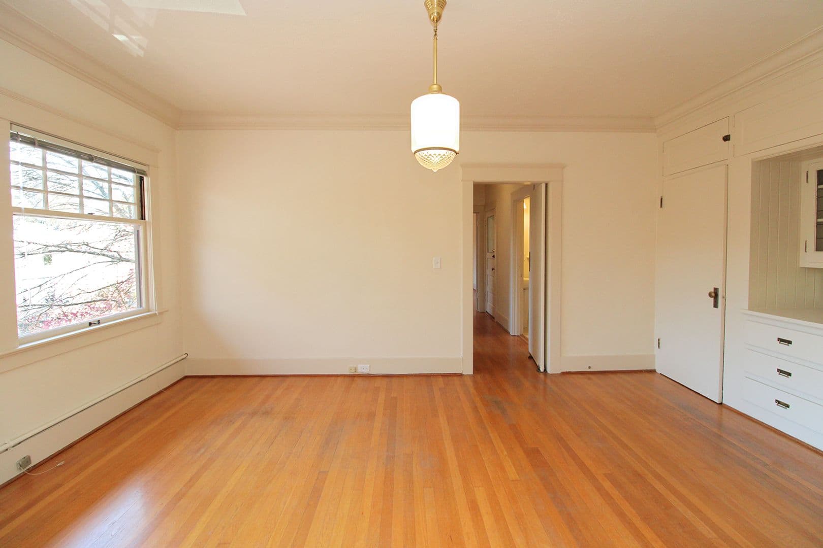 Portland Apartment: 1636 NE Tillamook St #2