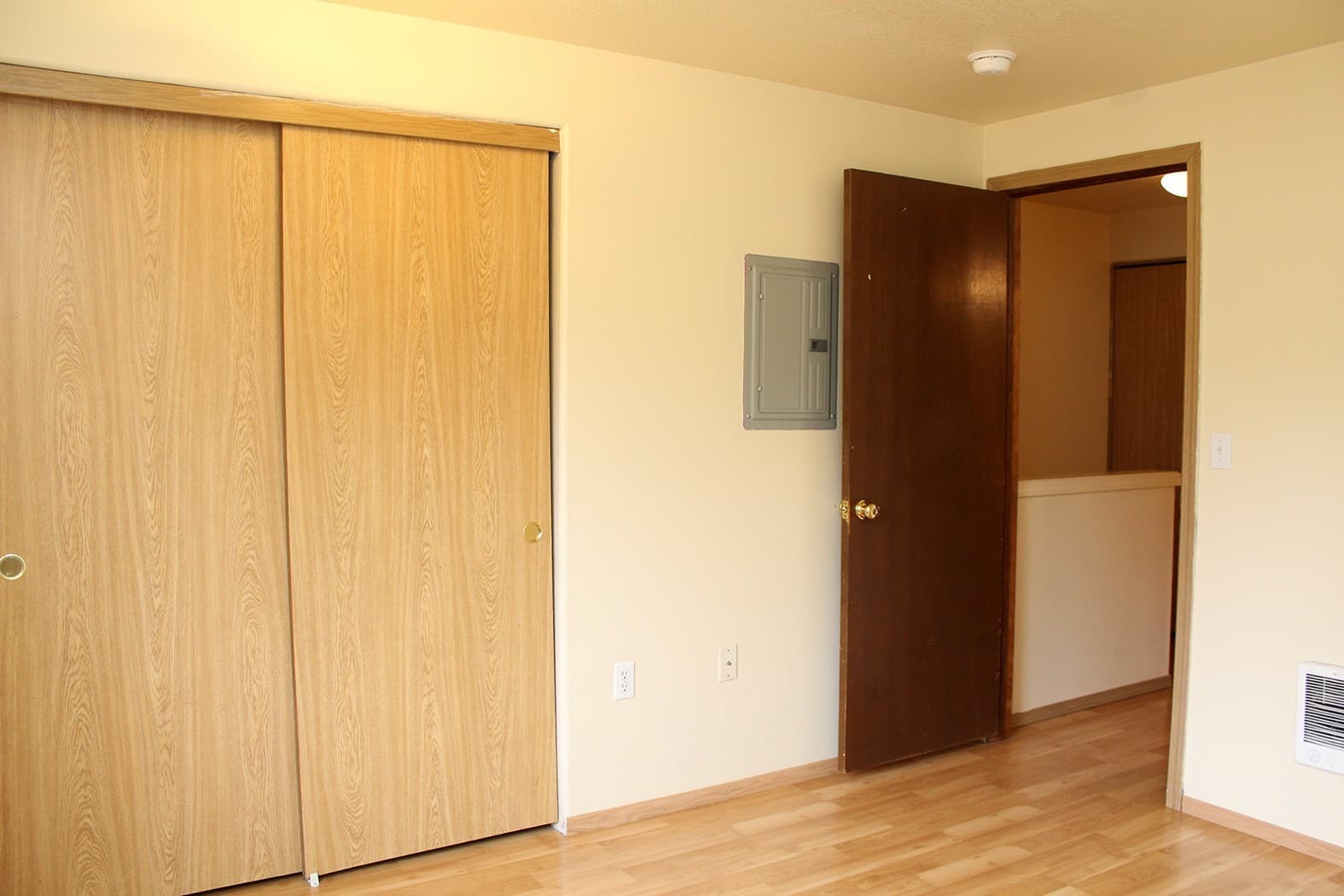 Portland Apartment: 3548 SE 119th Ave