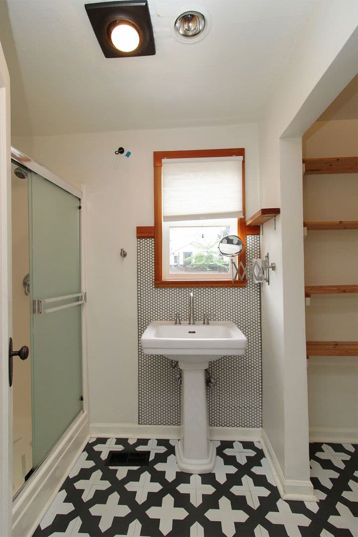 Portland House: 7126 N Lombard St