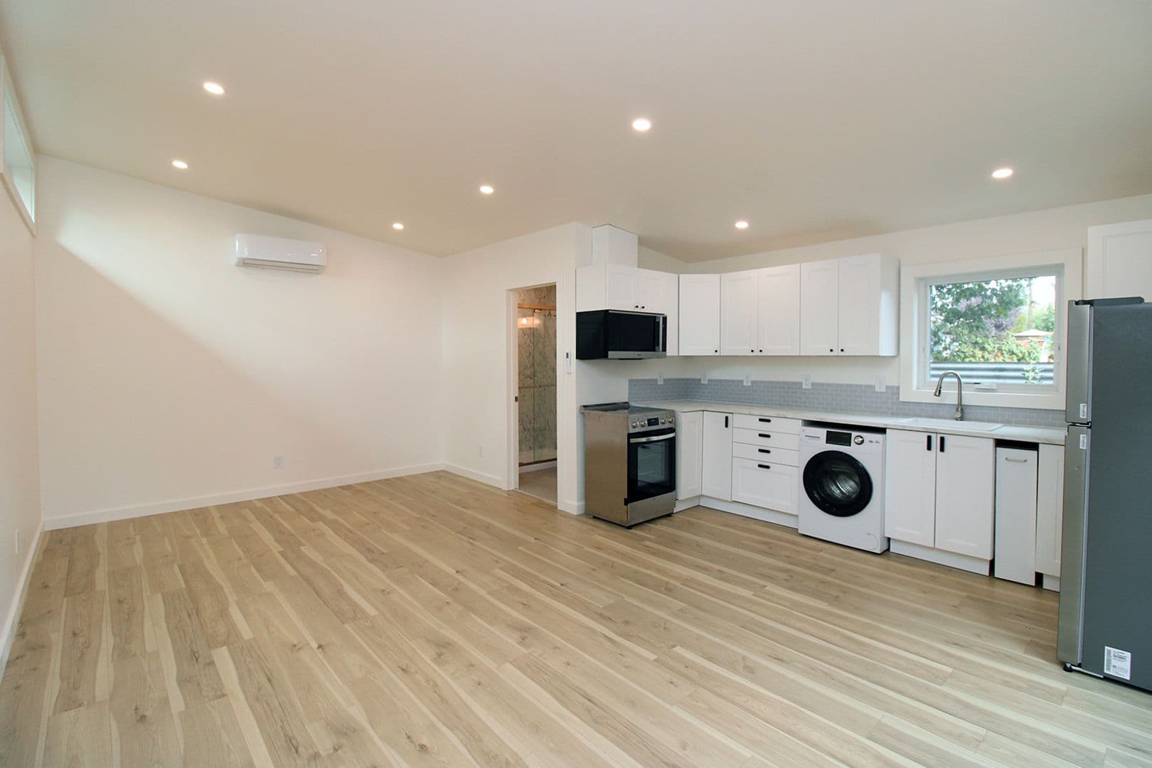 Portland Apartment: 2531 N Farragut St