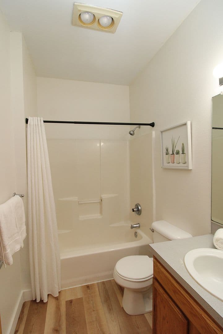 Portland Apartment: 2315 N Lombard St