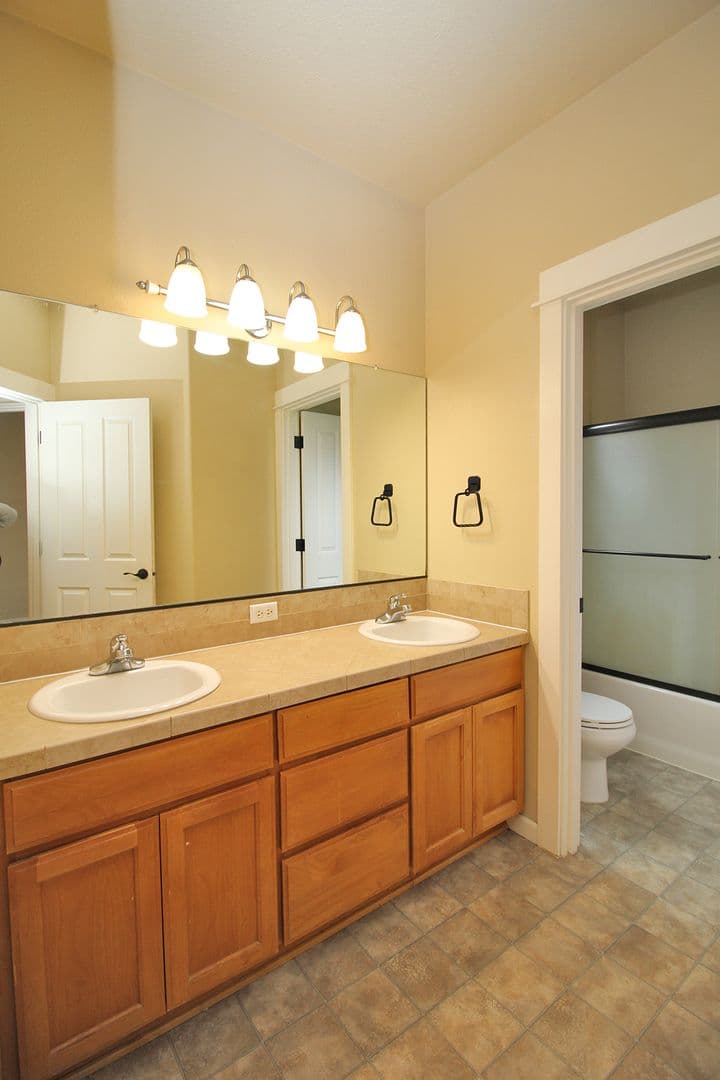 Beaverton House: 6930 SW Star Jasmine Plc