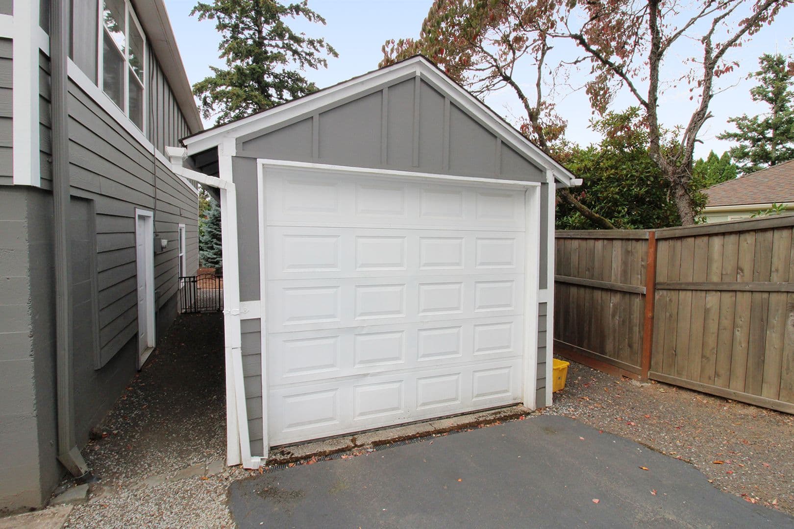 Portland Apartment: 9823 SW 55th Ave