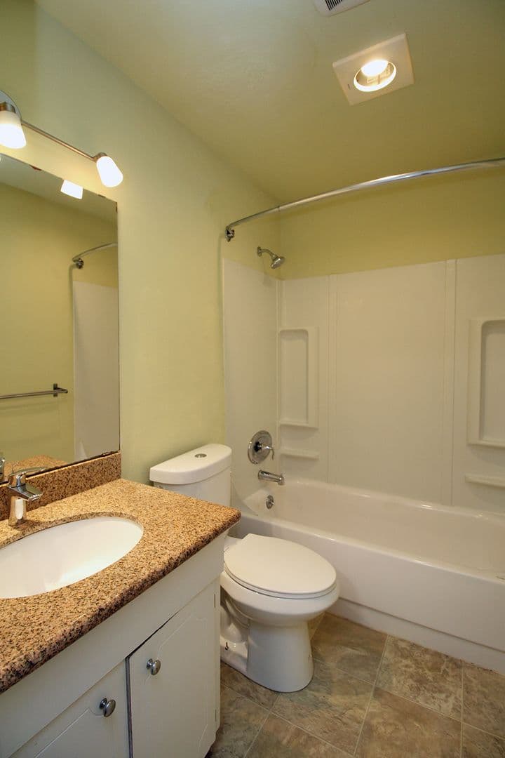 Portland Apartment: 4204 - 4232 SE Cesar E Chavez Blvd.
