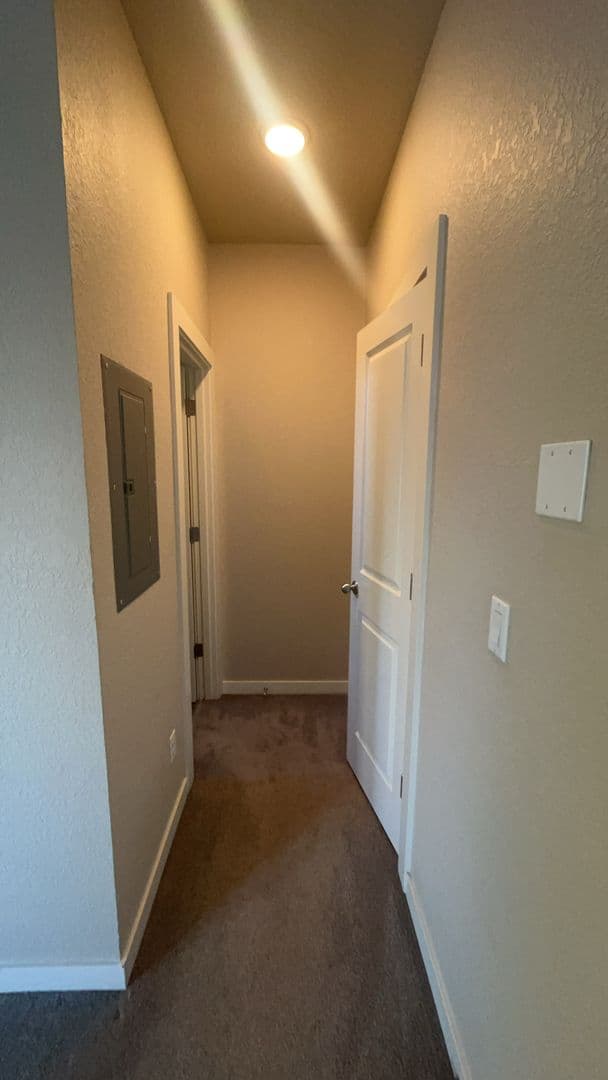 Portland Apartment: 7625 SE Milwaukie Ave