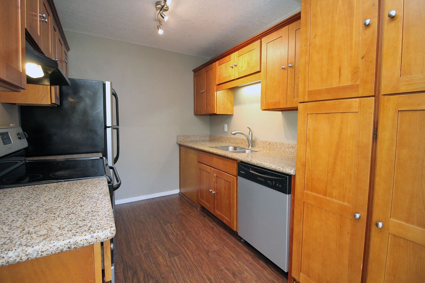 Portland Apartment: 4204 - 4232 SE Cesar E Chavez Blvd.