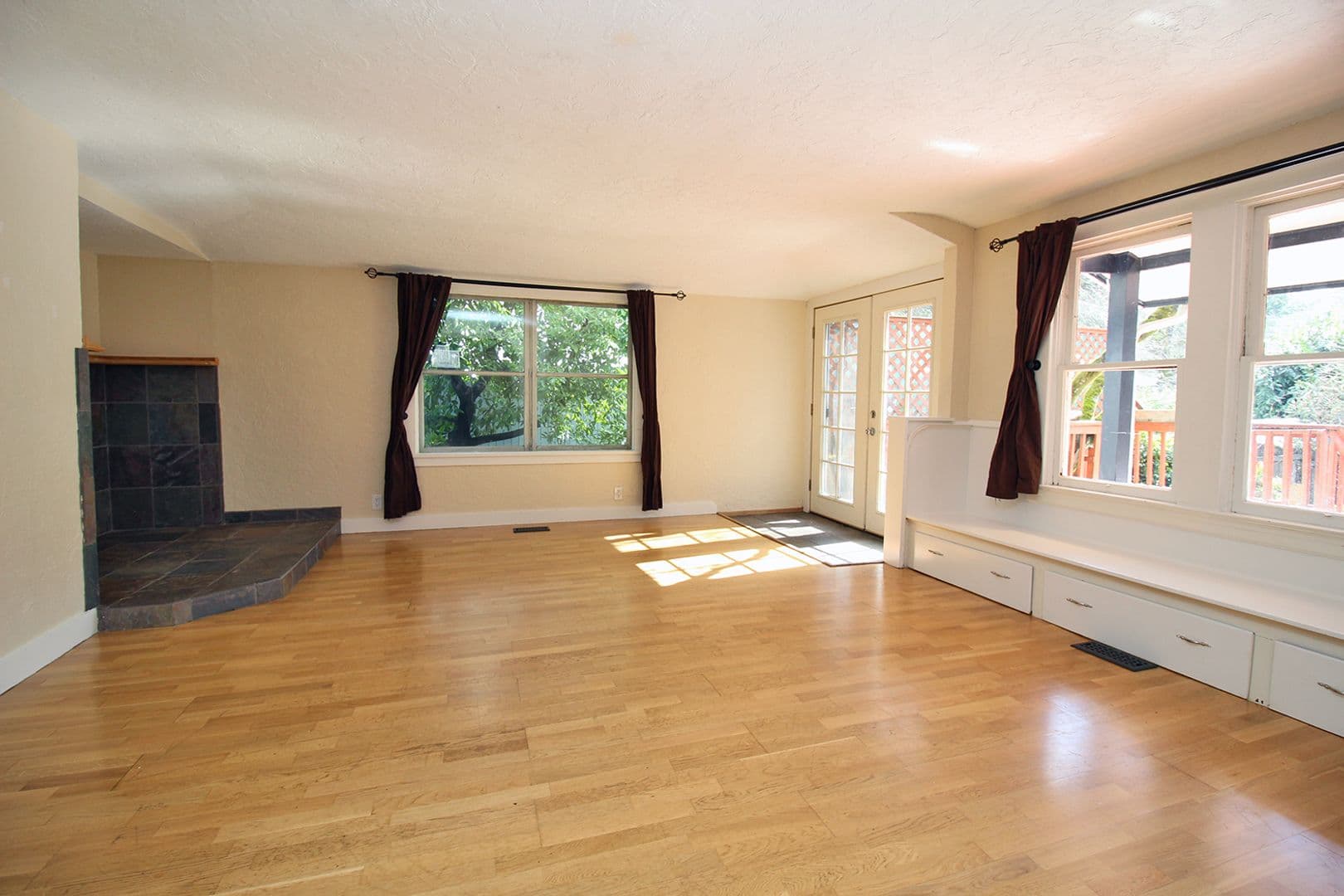 Portland House: 320 SW Carson St