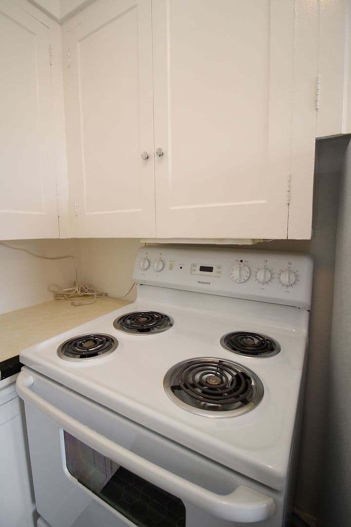 Portland Apartment: 2356-2366 SW Cactus Dr