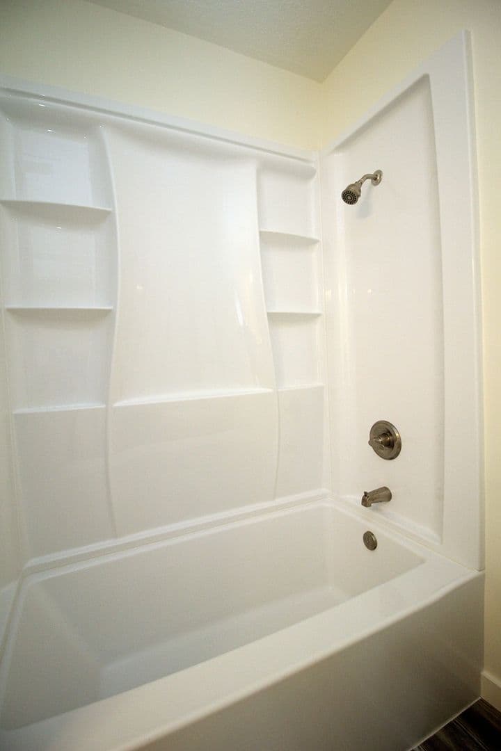 Portland Apartment: 843 N Knott St