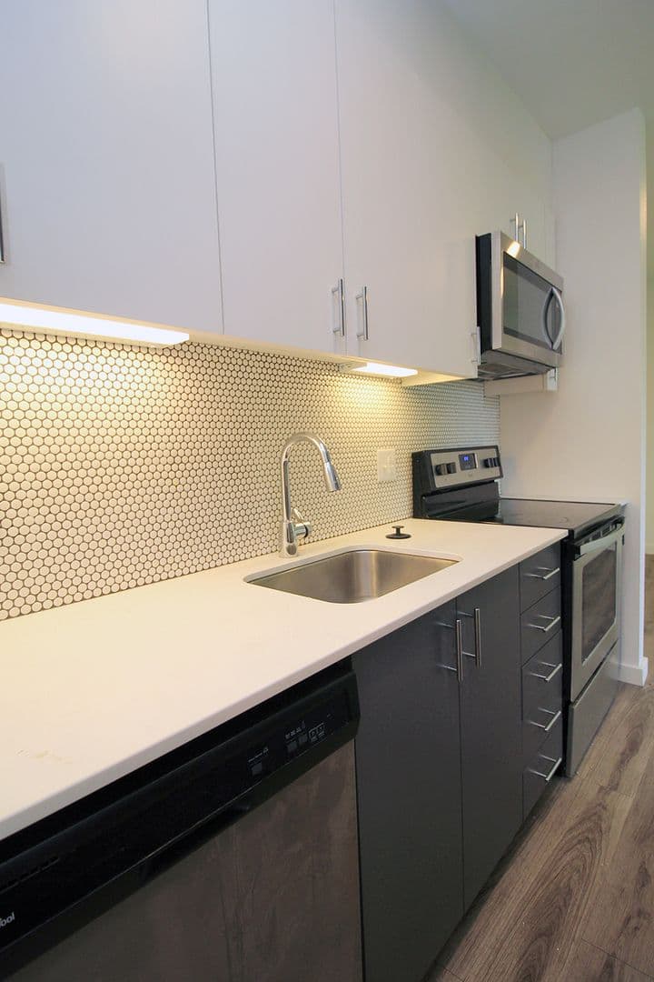 Portland Apartment: 2919 SE Division St