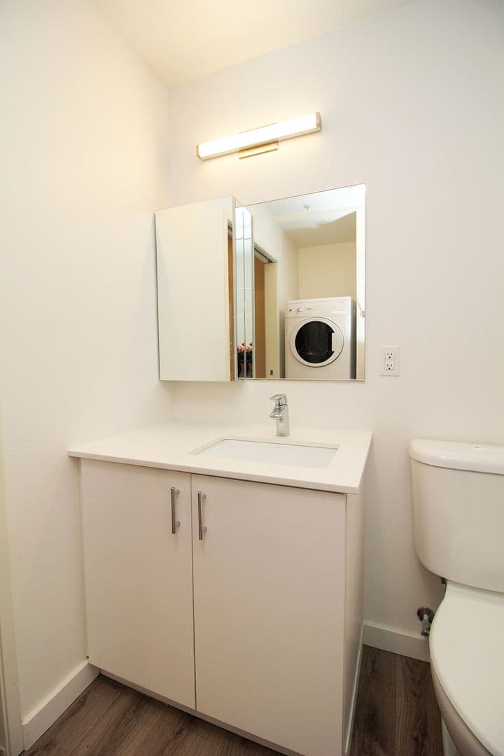 Portland Apartment: 2919 SE Division St