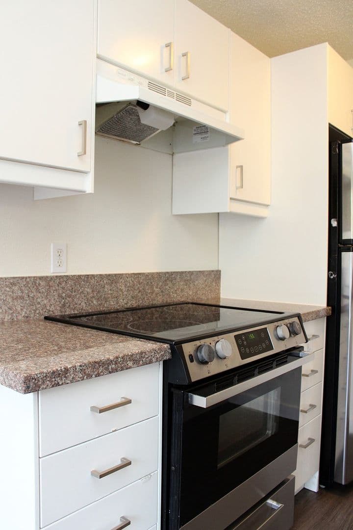 Portland Apartment: 9222 N Lombard St