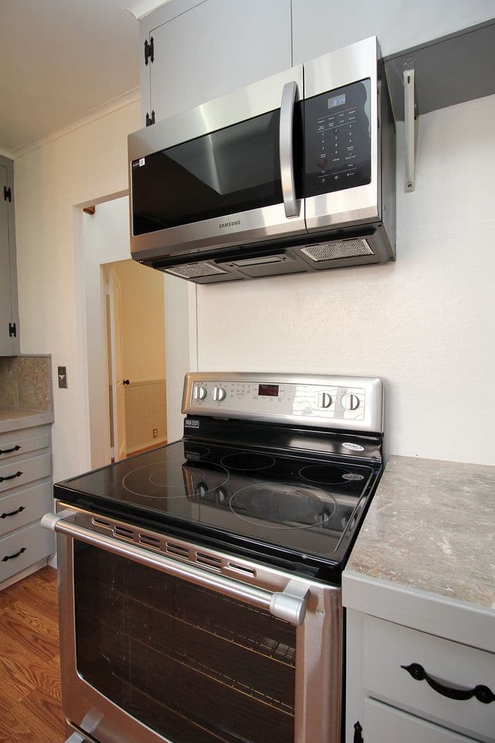 Portland House: 4429 SE Raymond St