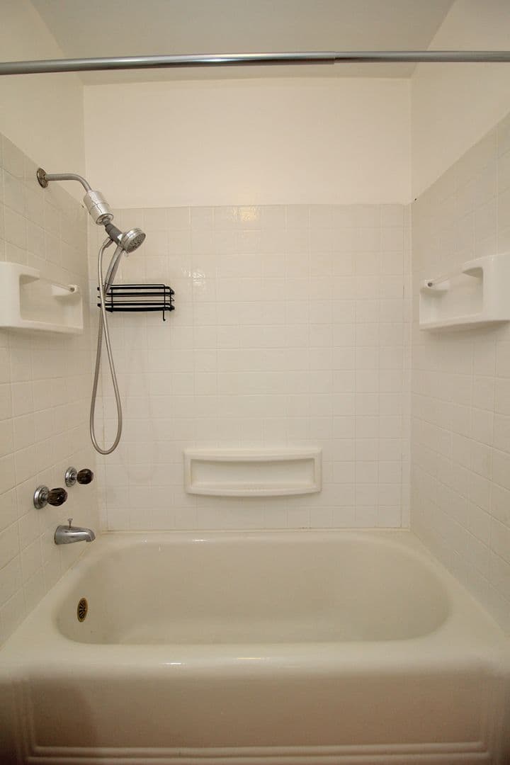 Portland Apartment: 2356-2366 SW Cactus Dr