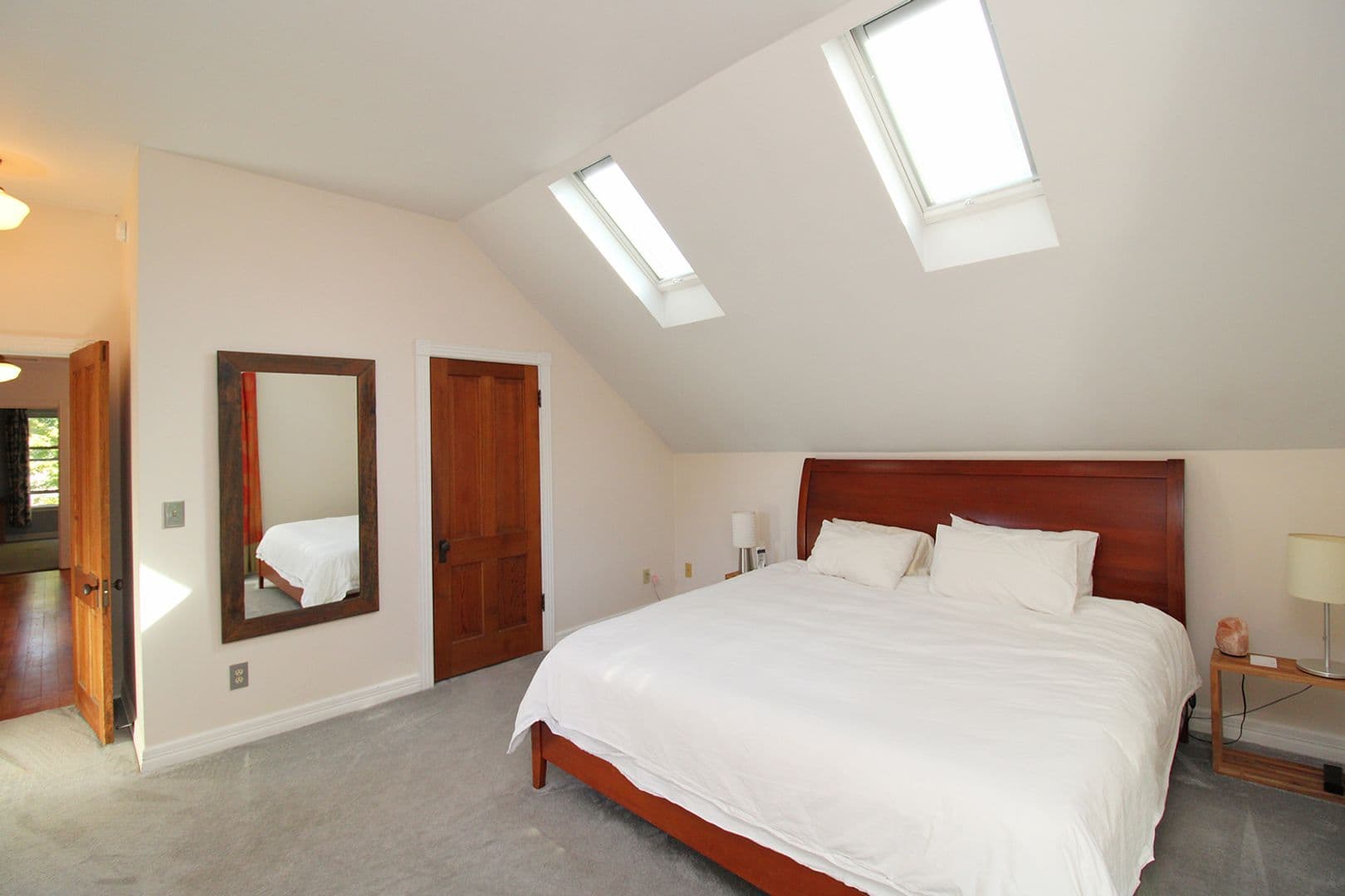 Portland Apartment: 1825 NW 24th Ave #A-B