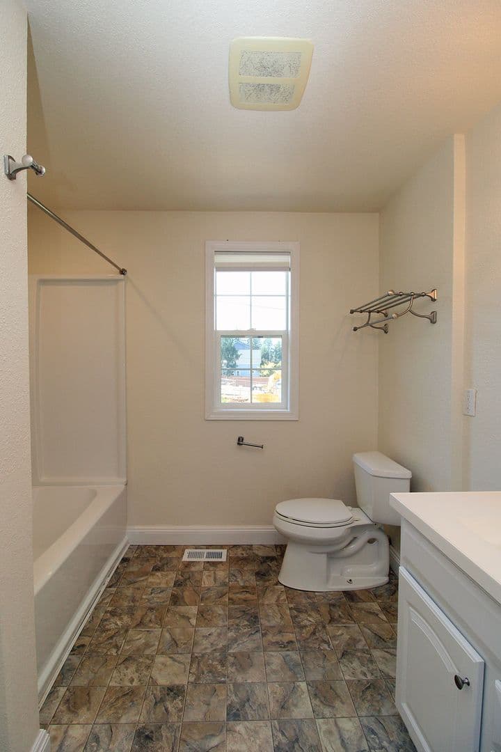 Portland House: 4419 N Albina Ave