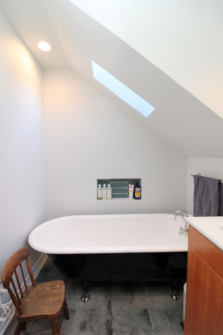 Portland Apartment: 1825 NW 24th Ave #A-B