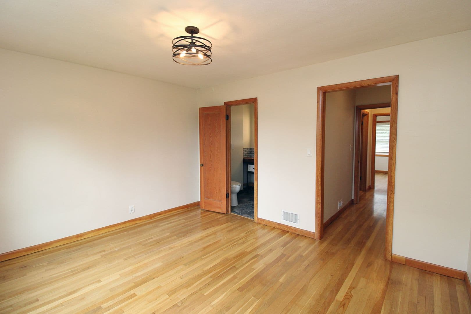 Portland Apartment: 9823 SW 55th Ave