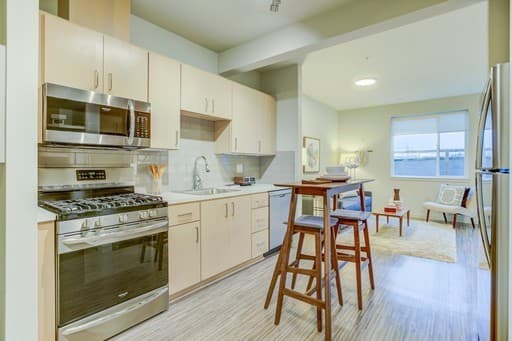 Portland Apartment: 3423 SE Hawthorne Blvd
