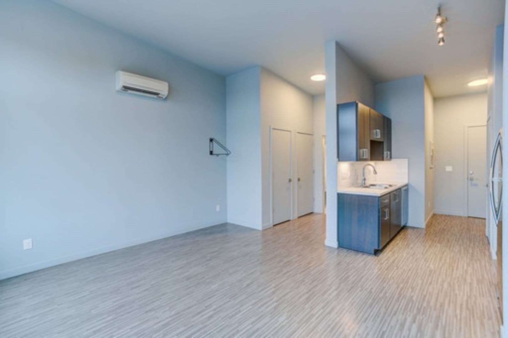 Portland Apartment: 3423 SE Hawthorne Blvd
