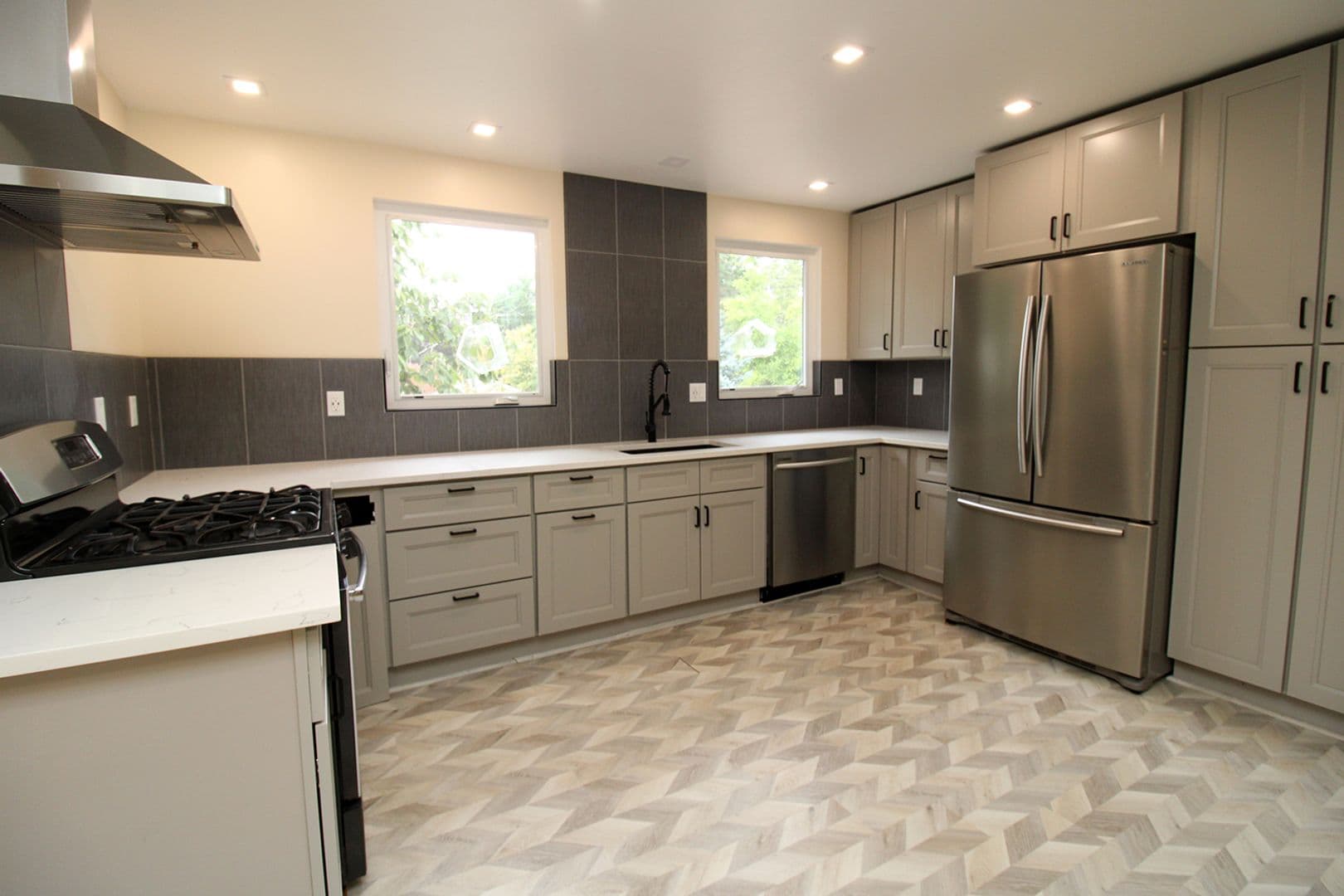 Portland Apartment: 9823 SW 55th Ave