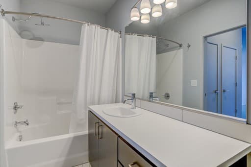 Portland Apartment: 3423 SE Hawthorne Blvd