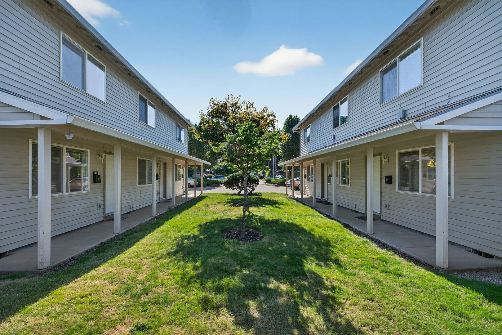 Gladstone Apartment: 420 - 470 W Gloucester St