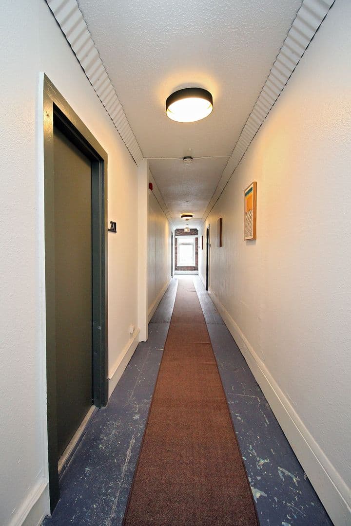 Portland Apartment: 843 N Knott St