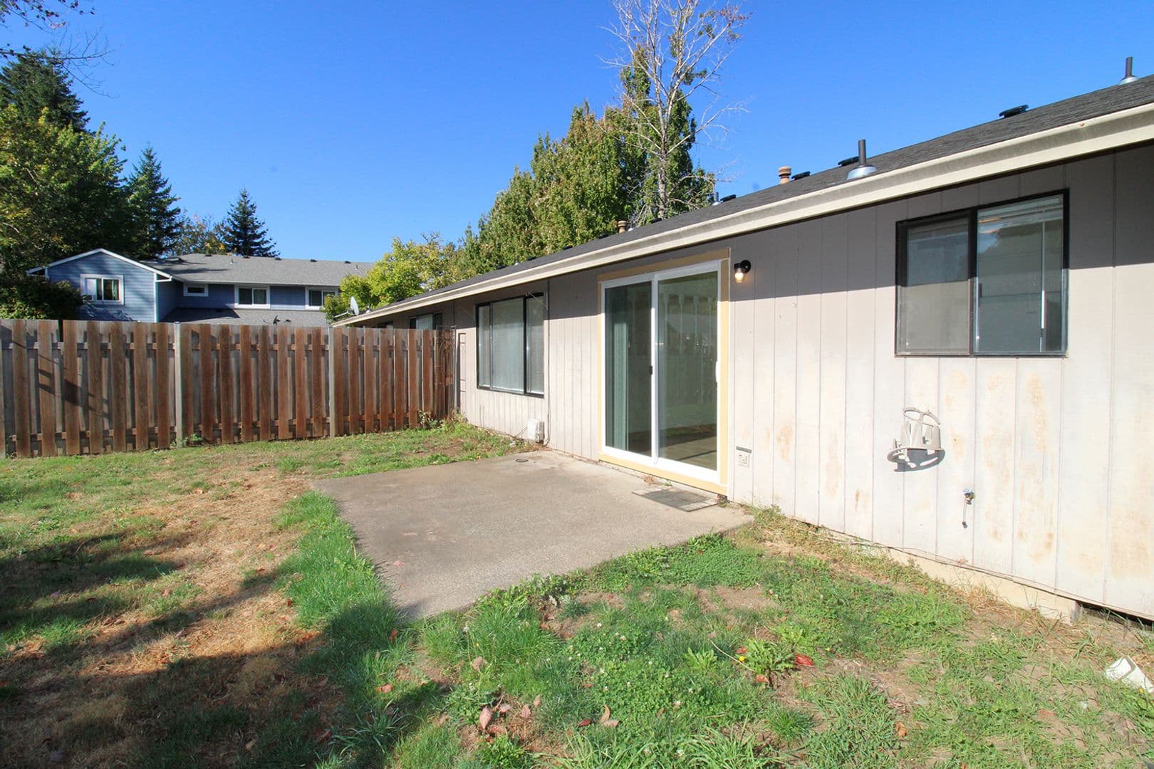 Troutdale Apartment: 802 - 804 SW 29th Way