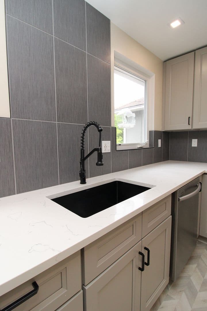 Portland Apartment: 9823 SW 55th Ave