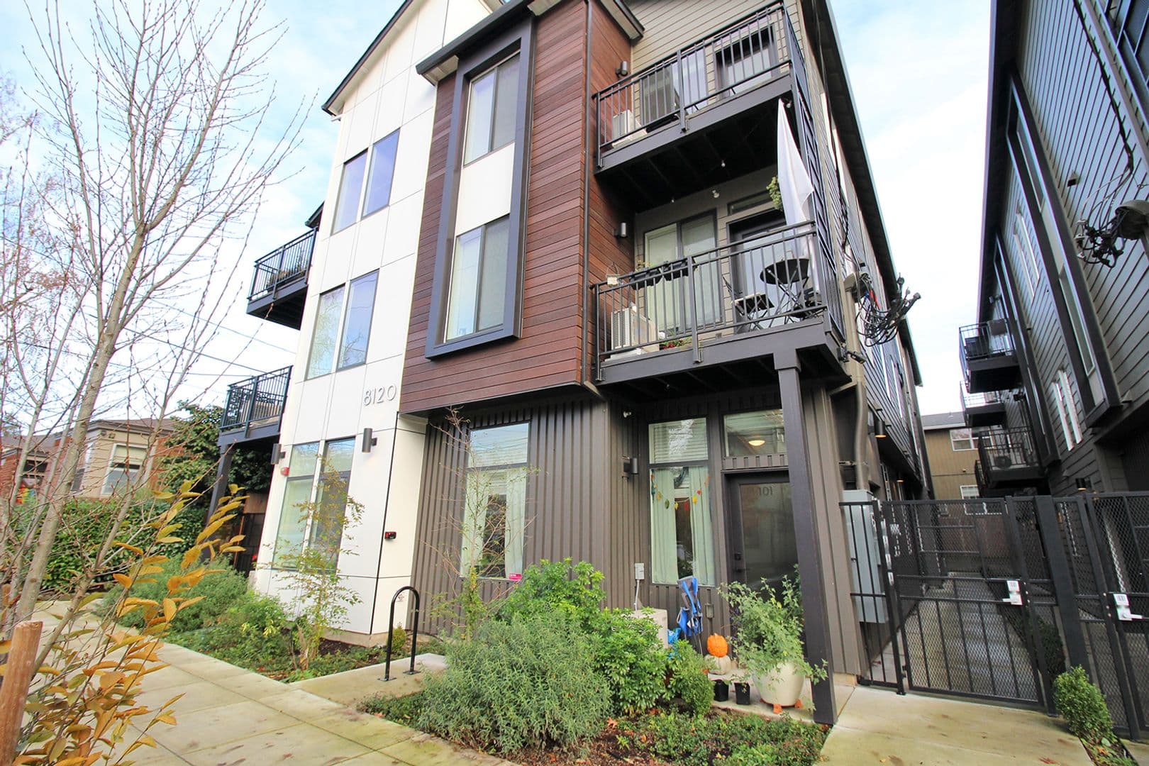 Portland Apartment: 1111 SE Tenino St