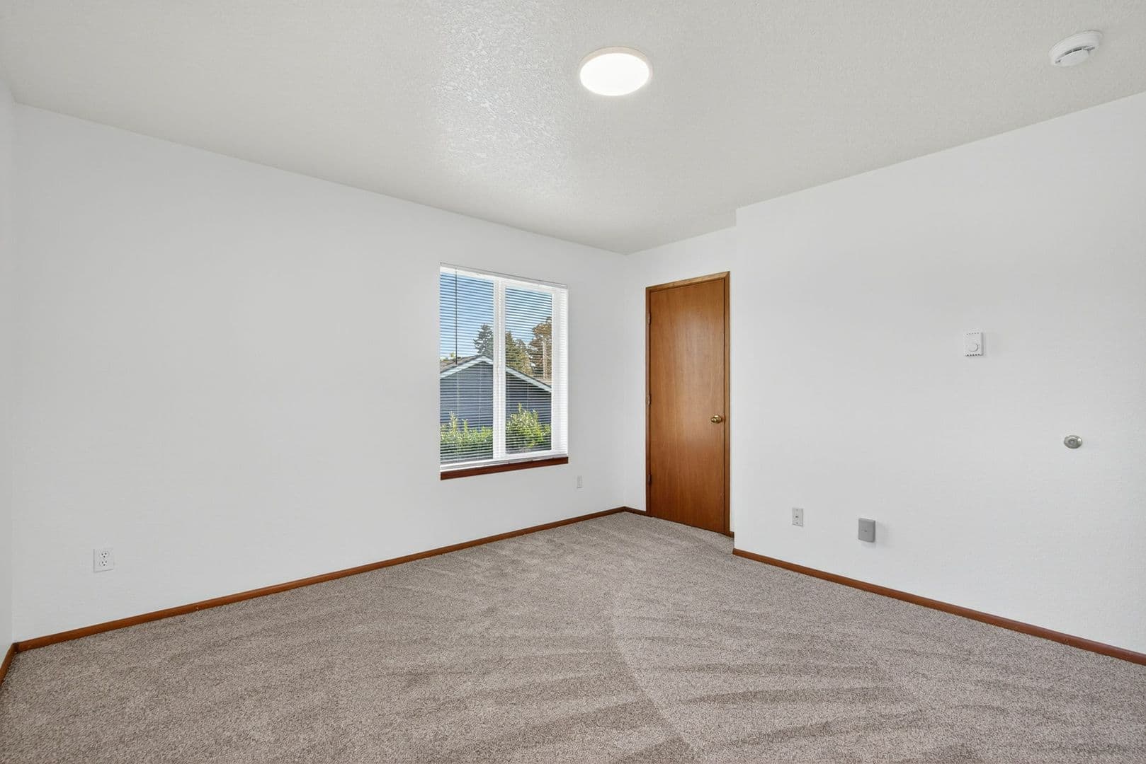Gladstone Apartment: 420 - 470 W Gloucester St
