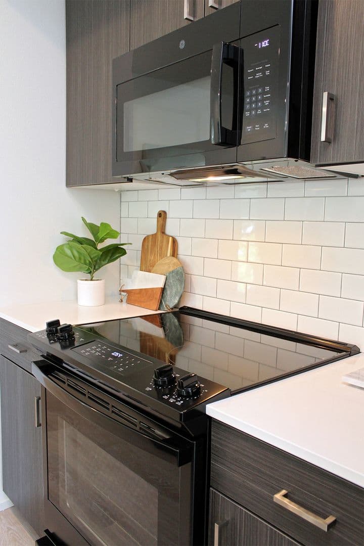 Portland Apartment: 1611 N Rosa Parks Way #101 - 306