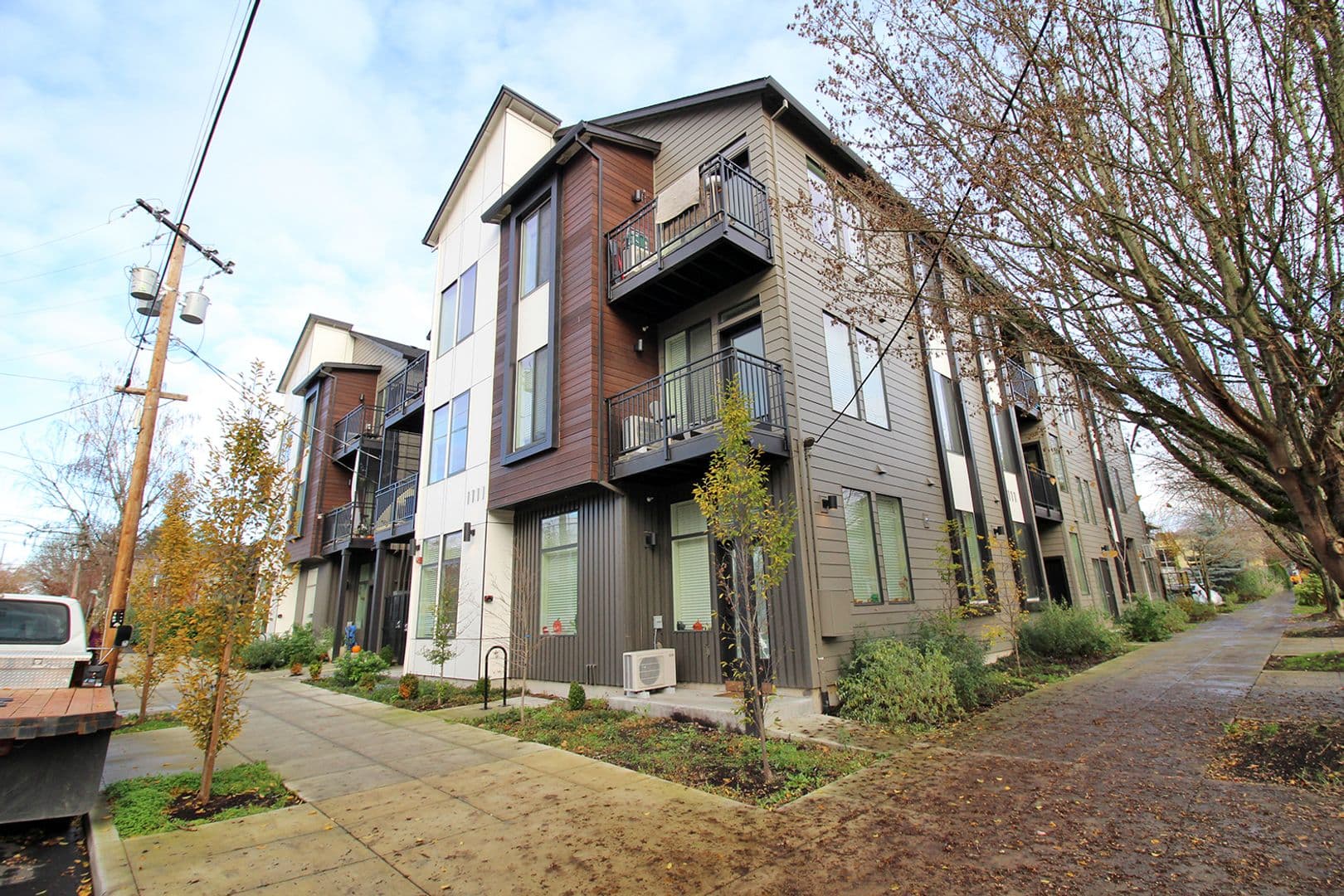 Portland Apartment: 1111 SE Tenino St