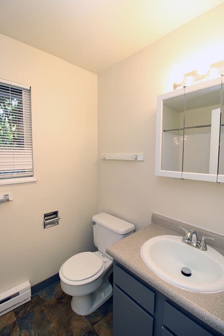 Portland Apartment: 5704 SW Beaverton-Hillsdale Hwy