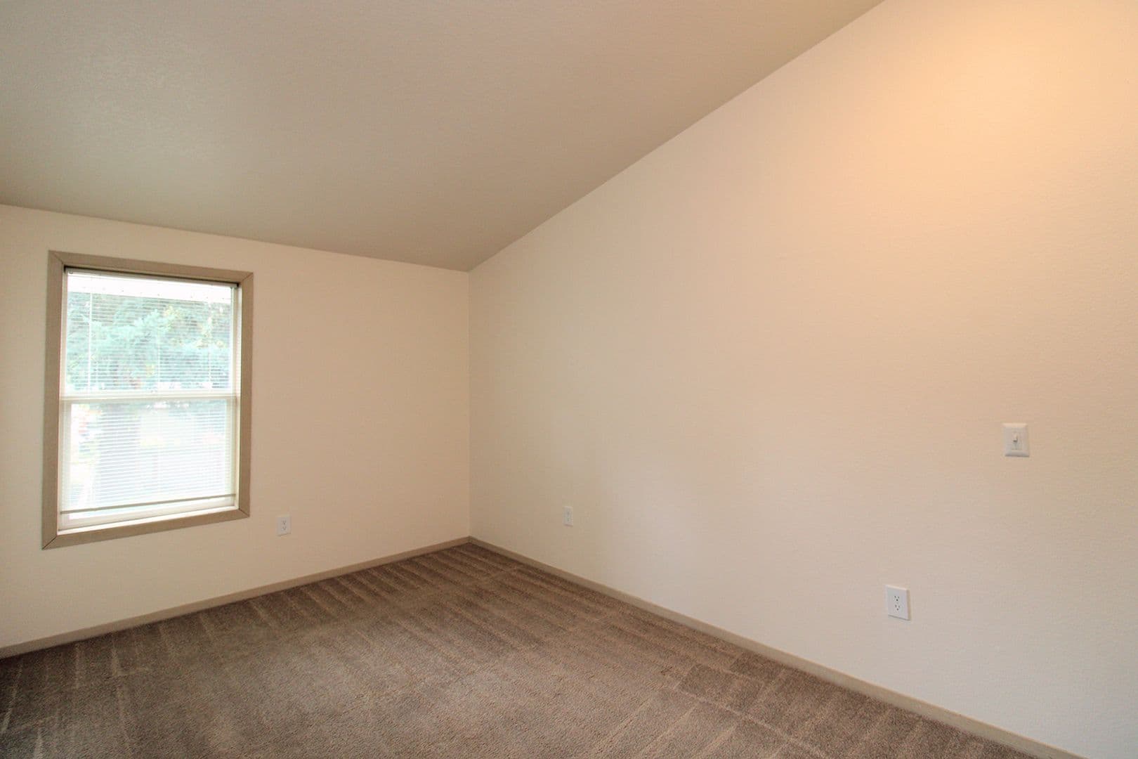 Portland Apartment: 1348 - 1438 NE 160th Ave