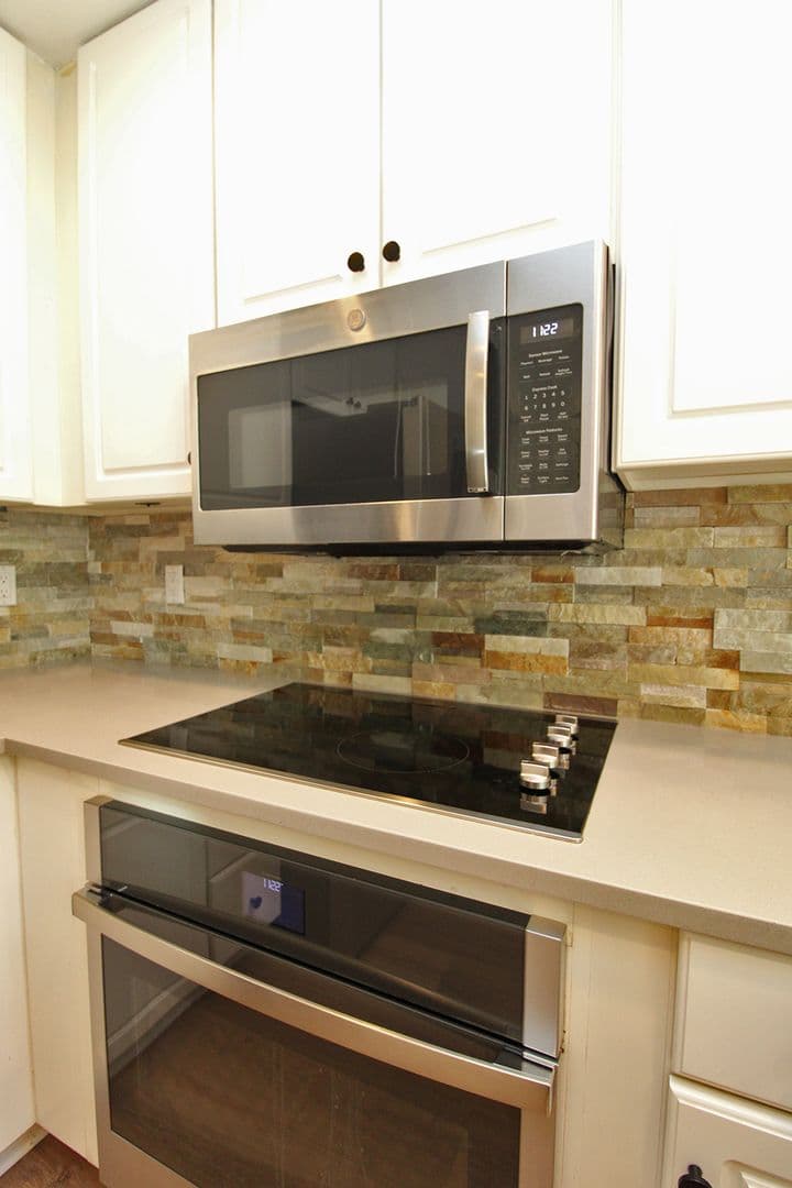 Portland House: 9711 NW Miller Hill Dr