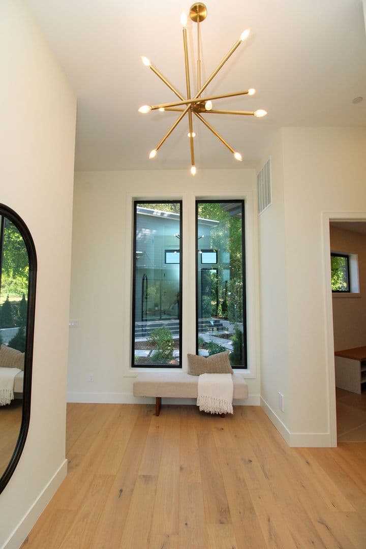 Portland House: 6233 SW Hamilton Way