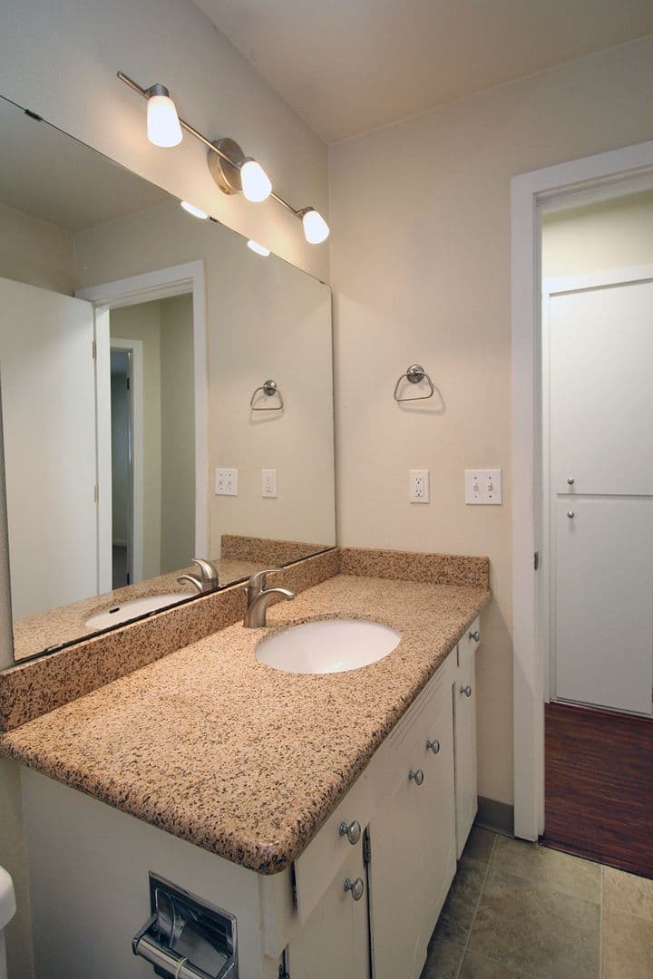 Portland Apartment: 4204 - 4232 SE Cesar E Chavez Blvd.