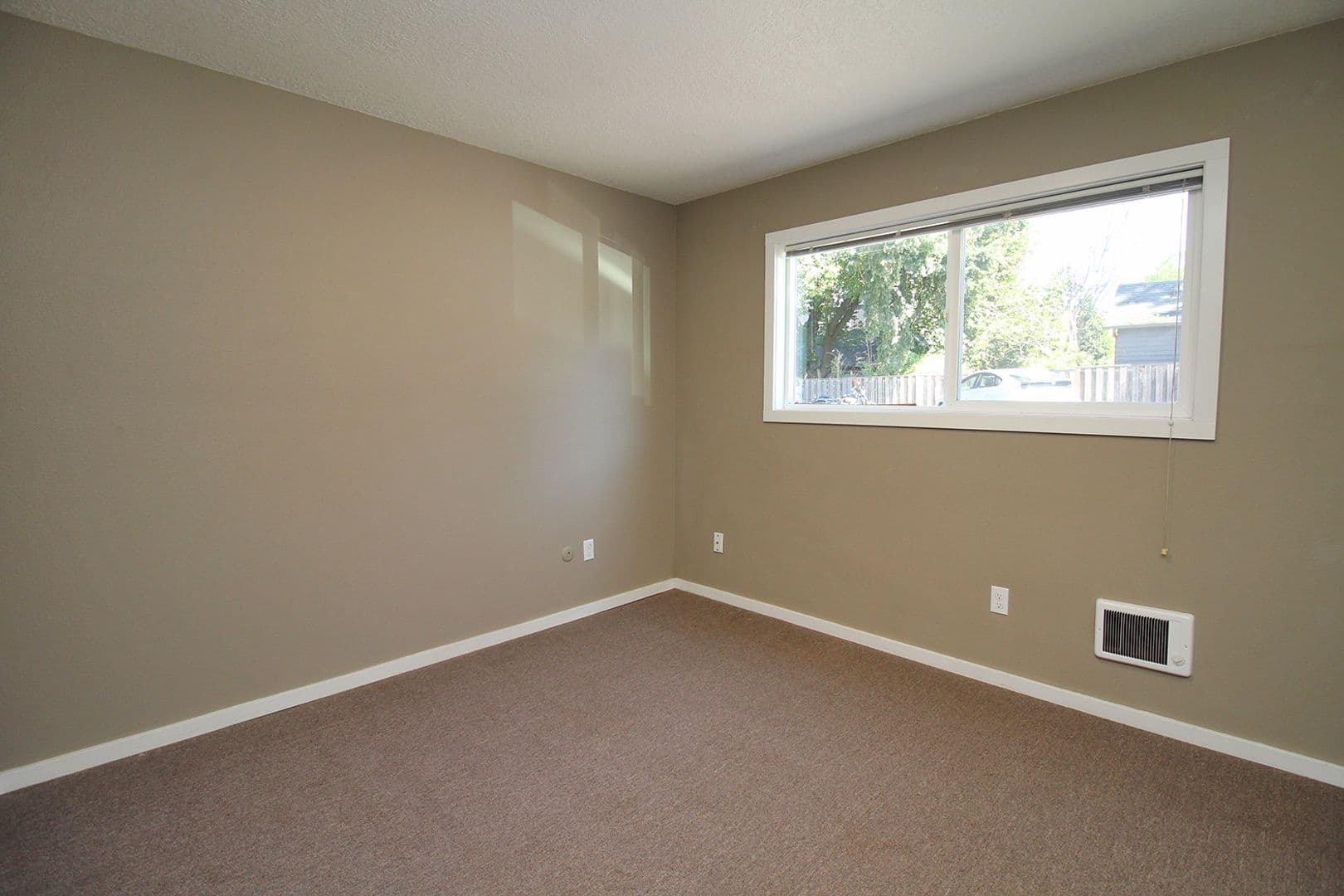 Portland Apartment: 4204 - 4232 SE Cesar E Chavez Blvd.
