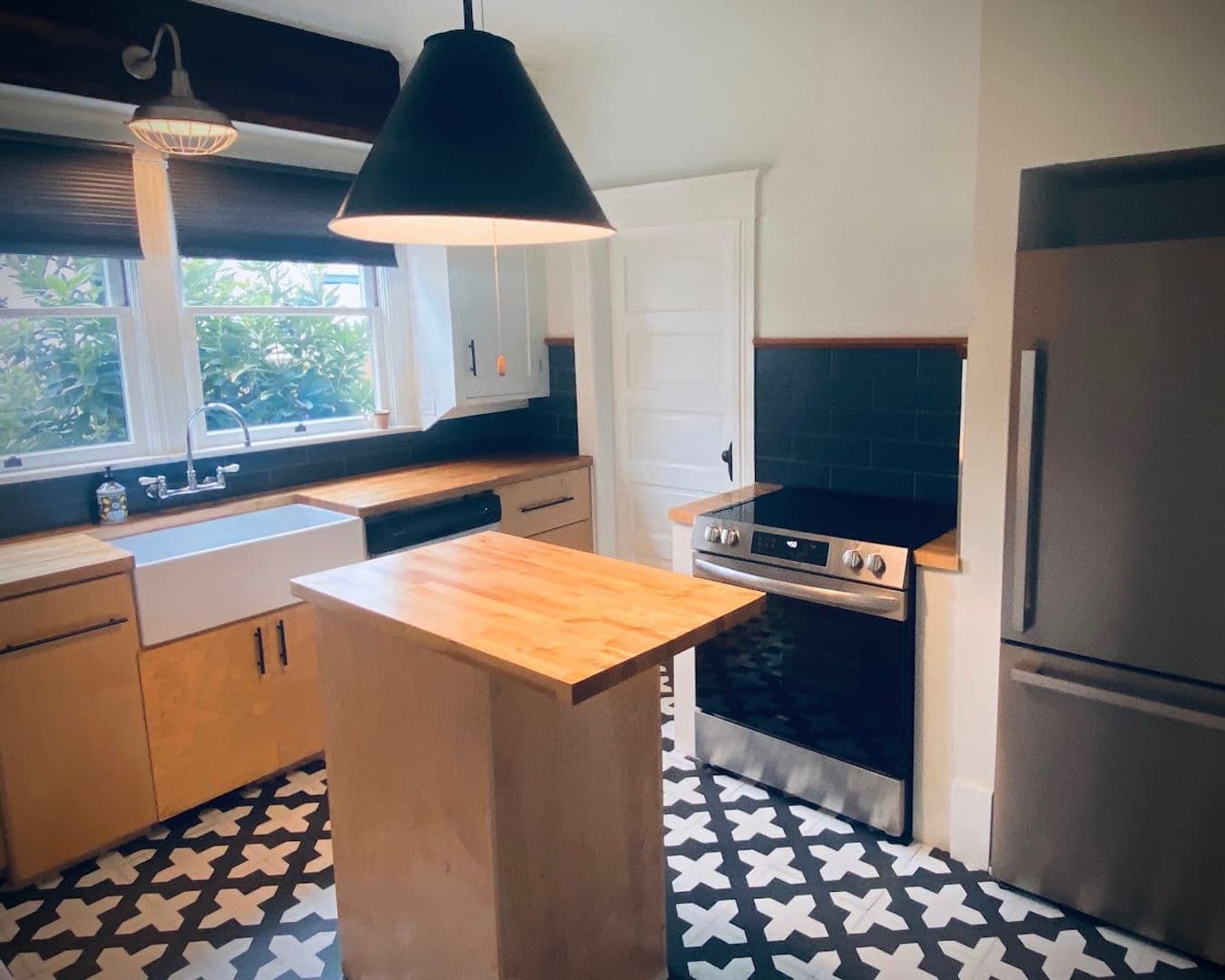 Portland House: 7126 N Lombard St