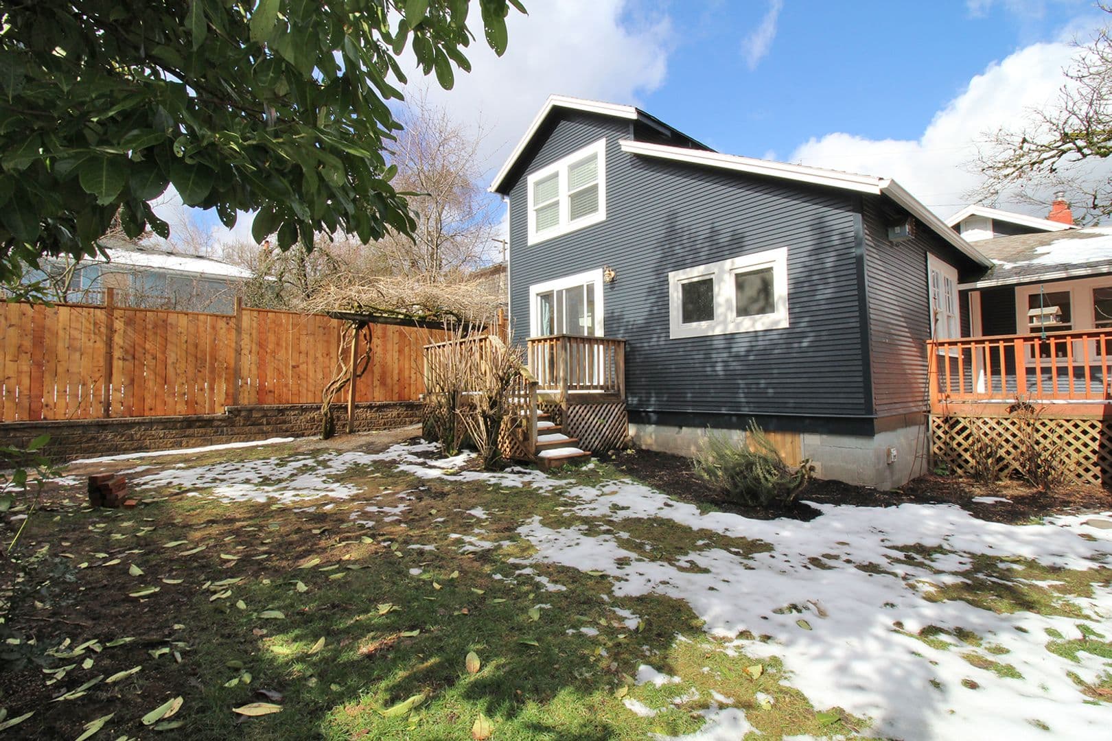 Portland House: 320 SW Carson St