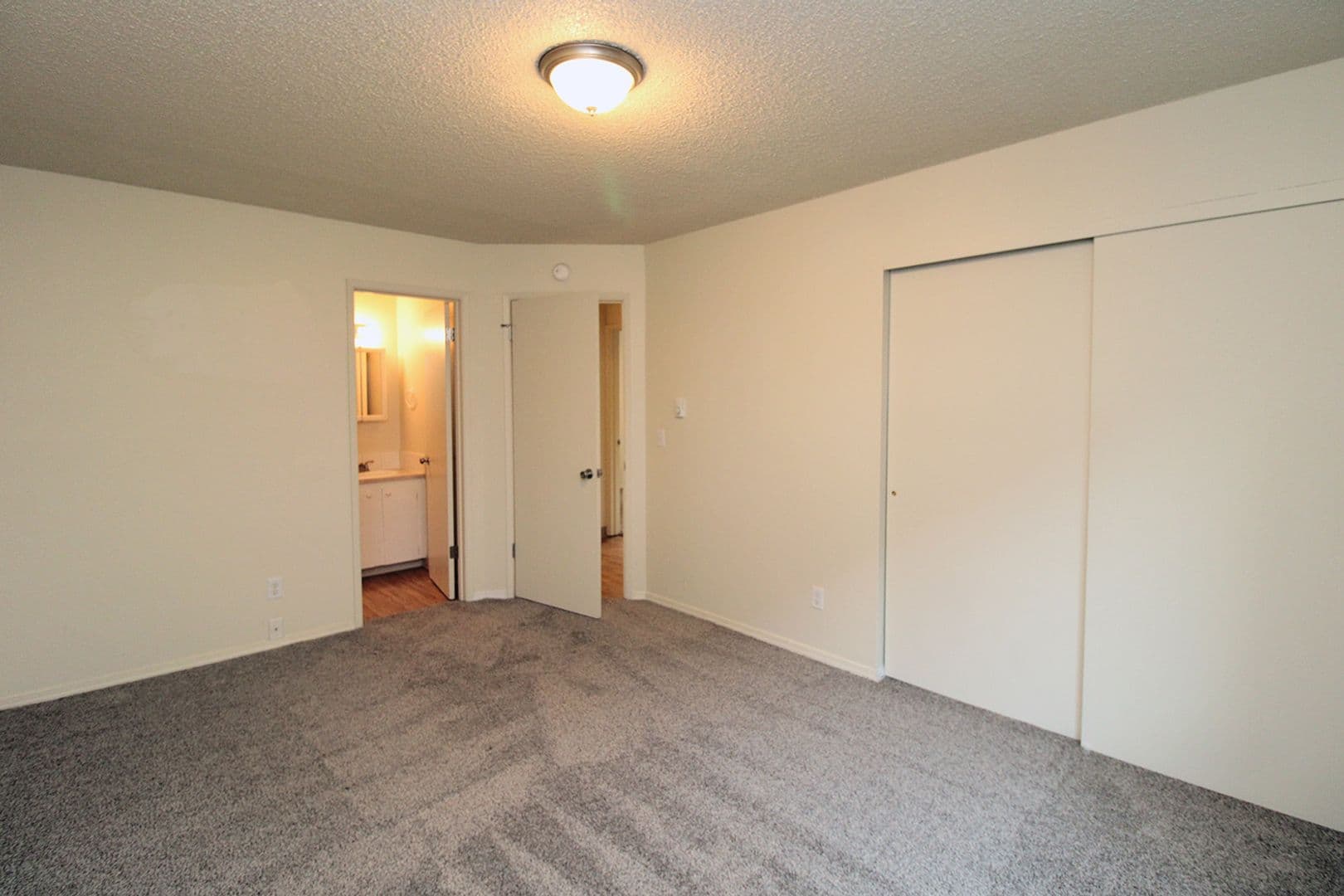 Portland Apartment: 1942-1956 NE Tillamook St