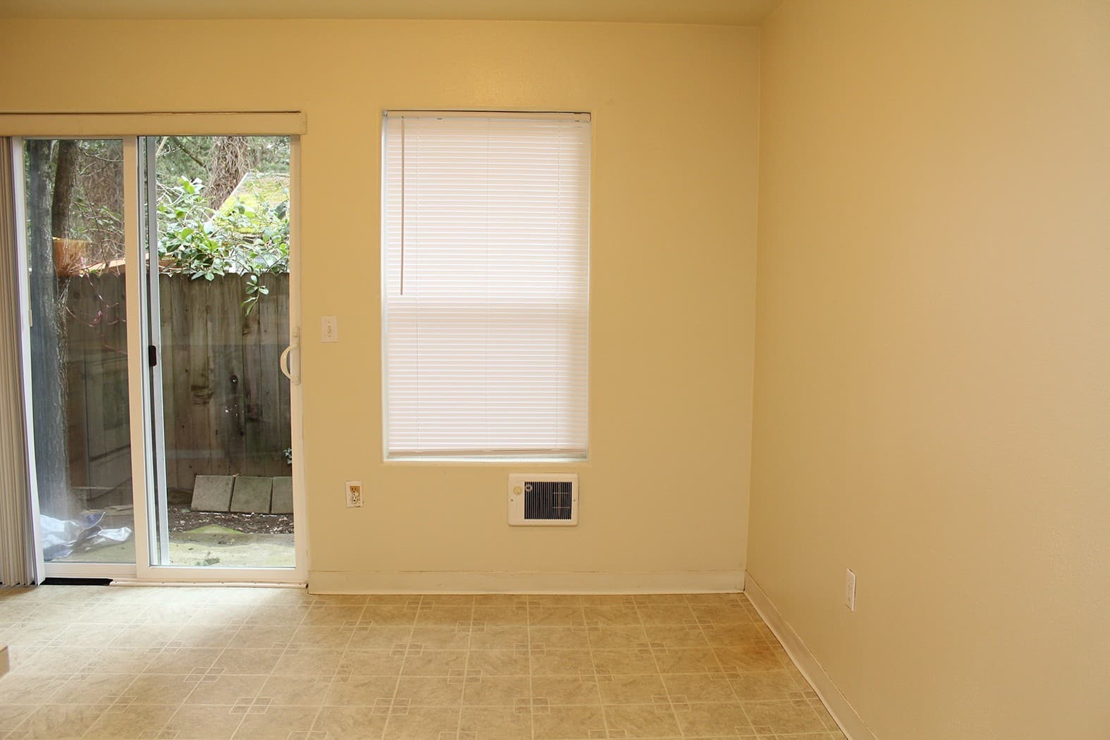 Portland Apartment: 3548 SE 119th Ave