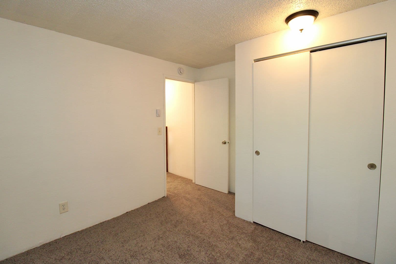 Portland Apartment: 5704 SW Beaverton-Hillsdale Hwy