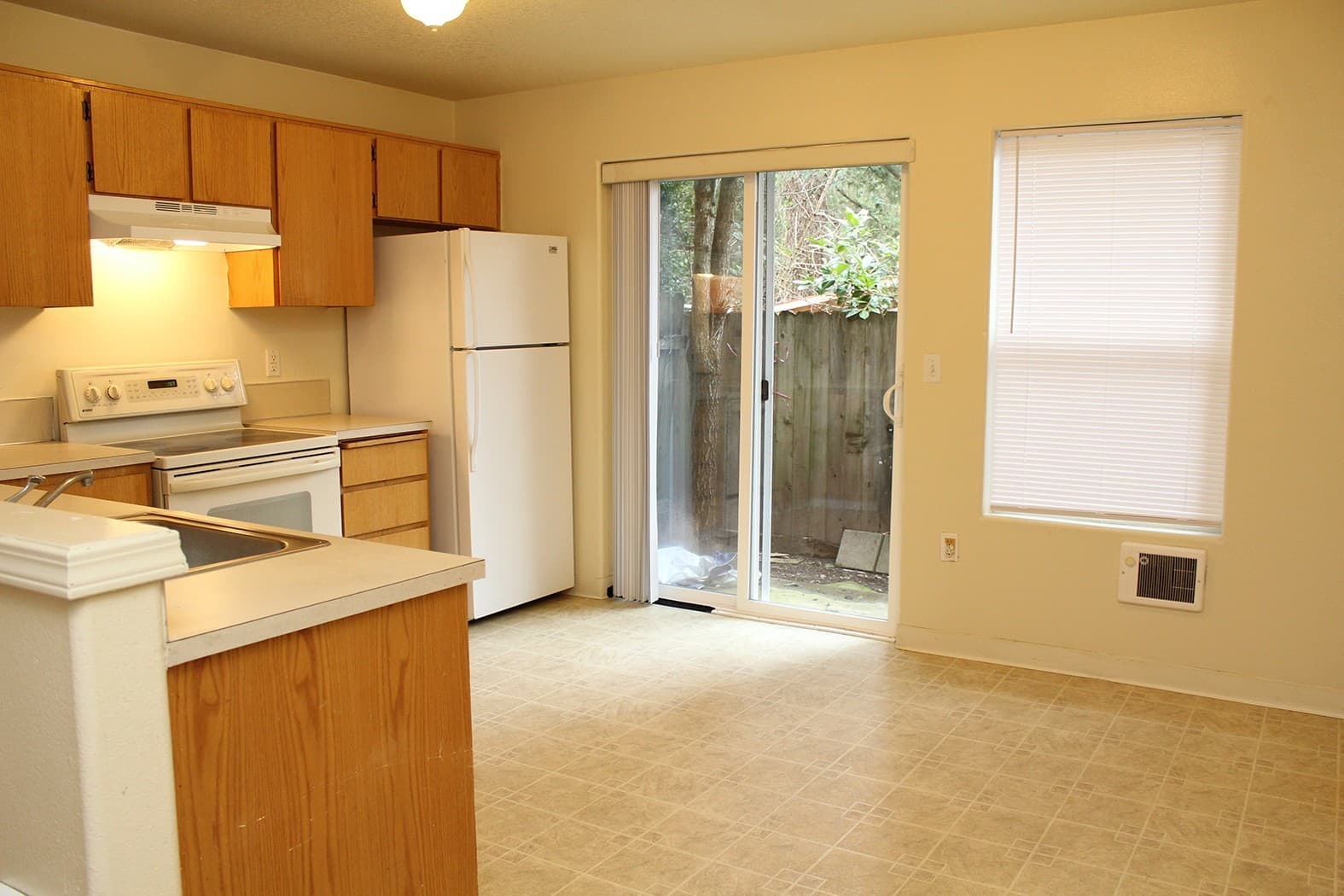 Portland Apartment: 3548 SE 119th Ave