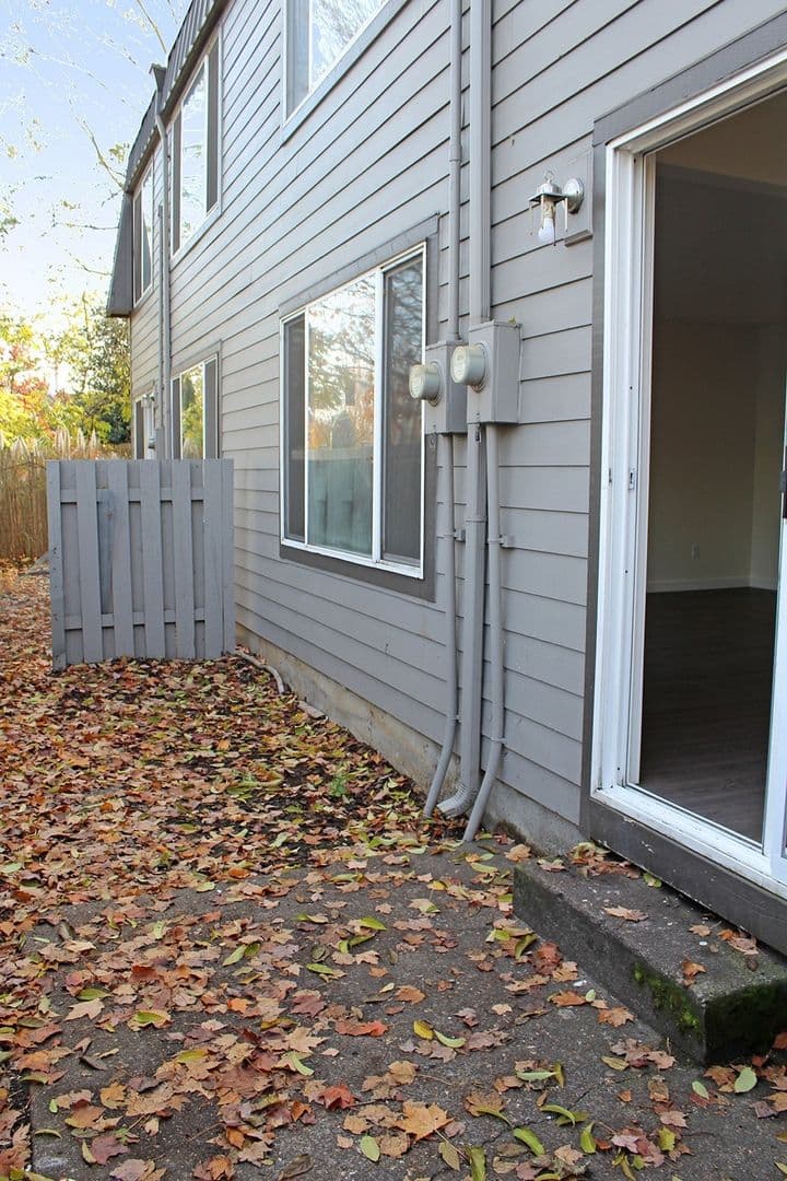 Portland Apartment: 9222 N Lombard St