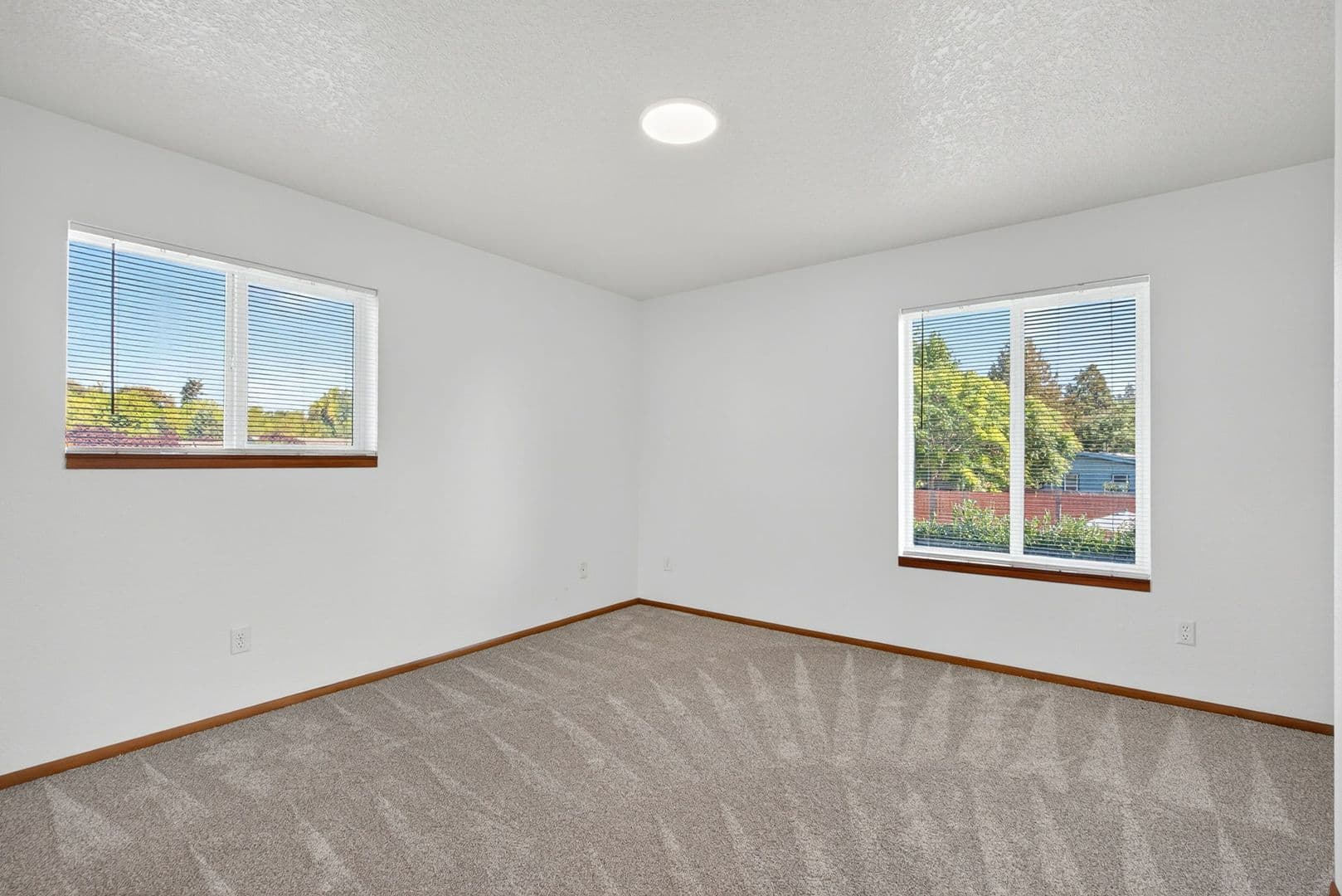 Gladstone Apartment: 420 - 470 W Gloucester St