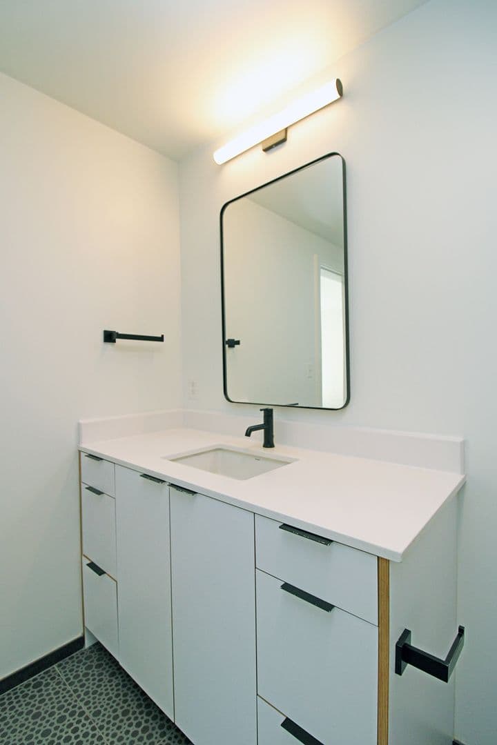 Portland Apartment: 1477 NE Alberta St